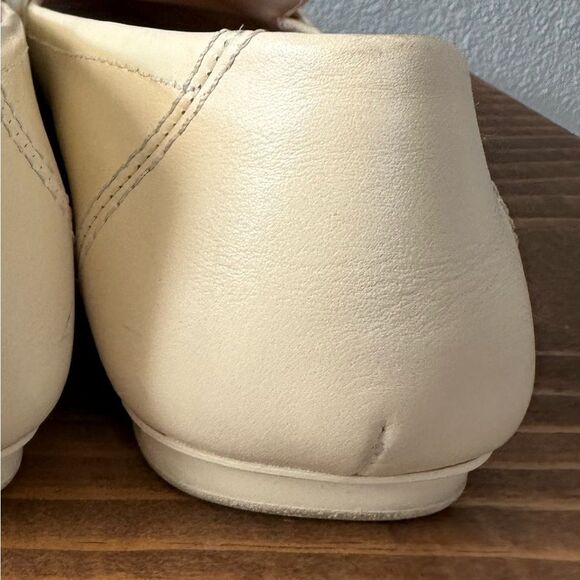 Stuart Weitzman Jet Calfskin Loafer Flat Cream Size 7.5 - Picture 6 of 9